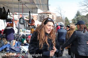 Viterbo - Il mercato del sabato al Carmine - L'assessora Alessia Mancini