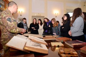 Civitavecchia - Gli studenti dell'Iiss Cardarelli alla caserma “Giorgi”