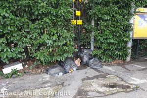 Viterbo - Rifiuti in via Zelli Pazzaglia