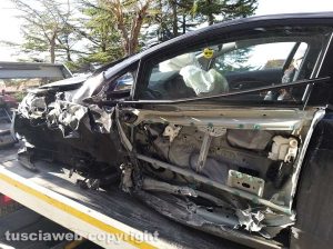 Montefiascone - Scontro tra due auto sulla Verentana