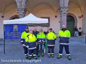 Viterbo - Antonio Scardozzi assieme ai volontari della protezione civile