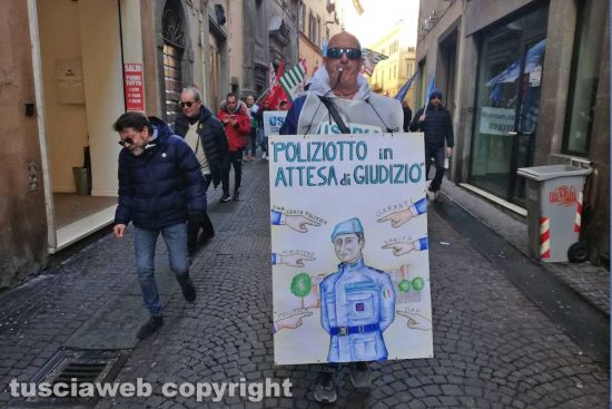 Viterbo - La manifestazione della polizia penitenziaria di Mammagialla