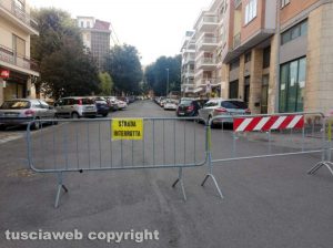 Cede la strada in via Treviso 