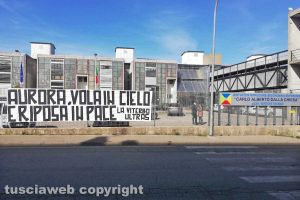 Montefiasione - Istituto Dalla Chiesa - Lo striscione della Viterbo ultras in ricordo di Aurora Grazini