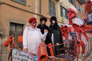 Ronciglione - Carnevale 2020 - Le modelle Olimpia Caprino e Chiara Cernicchiara sul carro dei Nasi Rossi