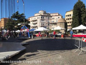  “Calcio in culo” al Sacrario anche al mercatino dell’antiquariato