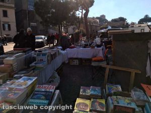 “Calcio in culo” al Sacrario anche al mercatino dell’antiquariato