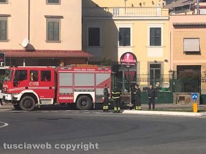 Tuscania – Camion perde acido nella rotatoria