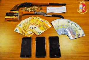 Bolsena - Due arresti per estorsione e usura - Il materiale sequestrato dalla polizia