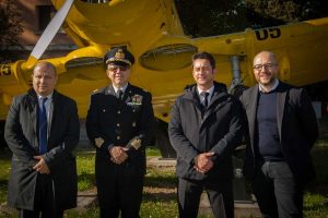 Gli onorevoli Salvatore Deidda, Davide Galantino e Mauro Rotelli alla caserma dell'aeronautica