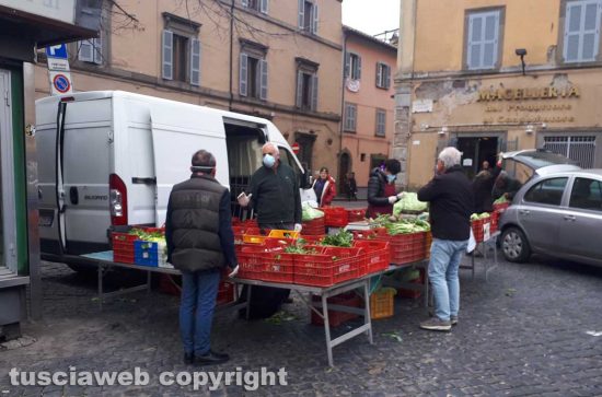 Il mercato alimentare di piazza San Faustino