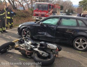Viterbo - Scontro auto-moto sulla Cimina