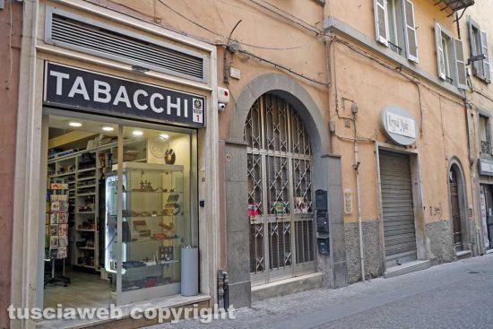 Viterbo - Coronavirus - La tabaccheria in Corso Italia