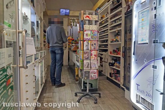 Viterbo - Coronavirus - La tabaccheria in Corso Italia