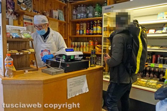 Gli alimentari Gasparini di via Mazzini
