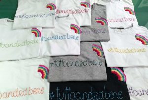 Ronciglione - Le tshirt arcobaleno di un negozio di Ronciglione