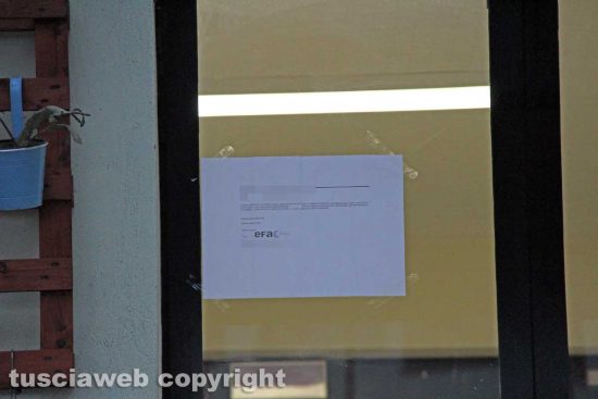 Viterbo - Il provvedimento affisso alla casa dello studente di via Cardarelli
