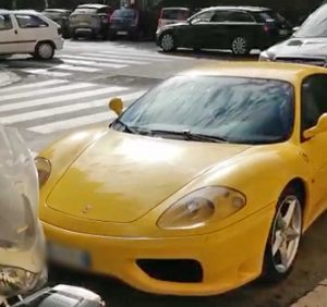 La Ferrari sequestrata dalla guardia di finanza