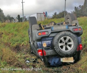 Viterbo - Auto cappotta e precipita dalla rampa della superstrada