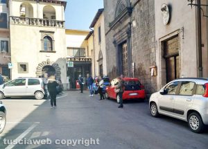 Orte - Emergenza Coronavirus - La fila fuori dalla farmacia