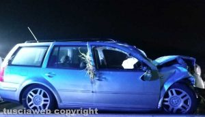 Viterbo - Auto fuori strada sulla Cassia nord