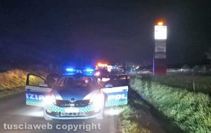 Viterbo - Auto fuori strada sulla Cassia nord