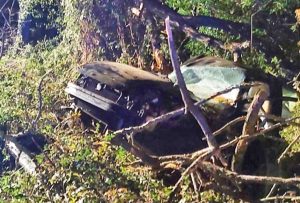 Capodimonte - Auto fuori strada, un ferito grave