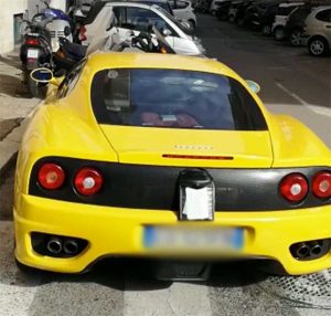 La Ferrari sequestrata dalla guardia di finanza