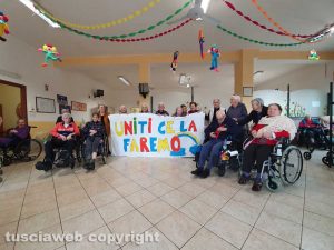 Viterbo - Gli ospiti della casa di riposo Villa Noemi - Uniti ce la faremo