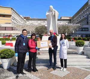 Aiuti dala Cina al Gemelli - Nella foto Francesca Albanesi e Anna Fu