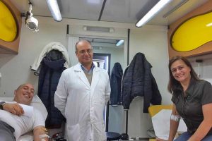 Tarquinia - Il presidente dell'Avis tarquiniese Bellini alla donazione di sangue