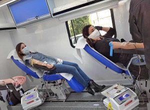 Tarquinia - Avis - Mamma e figlia donatrici di sangue in azione