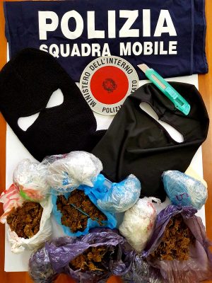 Terni - Polizia - La droga e le maschere trovate