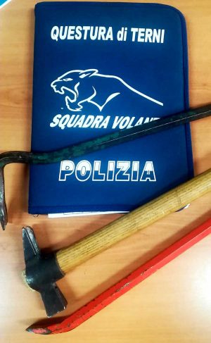 Terni - Polizia - Gli attrezzi usati per il tentato furto