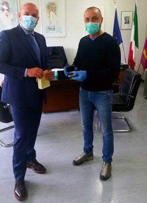 Donate mascherine alla Polizia di Stato ternana