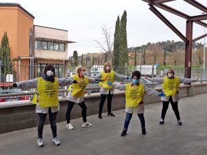 Coronavirus - La pettorina gialla dei dipendenti Coop Amiatina