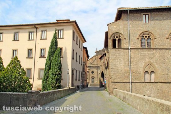 Viterbo - Il ponte del duomo