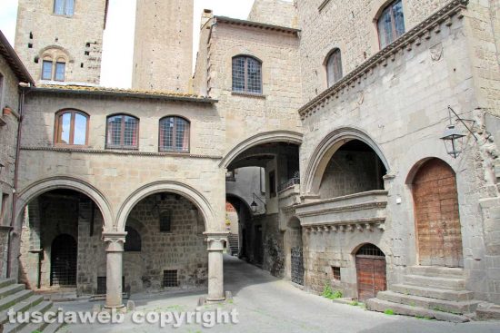 Viterbo - Piazza San Pellegrino
