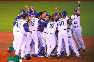 Sport - Baseball - Alessandro Vaglio con i compagni di squadra