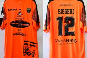 Sport - Calcio - Viterbese - Una delle maglie messe all'asta