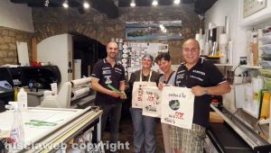 Antonio e Andrea con le due ragazze napoletane che nel 2007 hanno fondato Arcipelago Scec