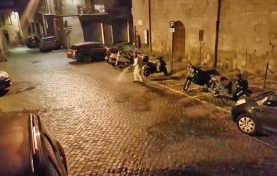 Viterbo - Prosegue la sanificazione e disinfezione di strade e marciapiedi