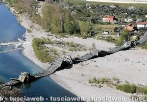 Aulla - Crolla un ponte sulla statale