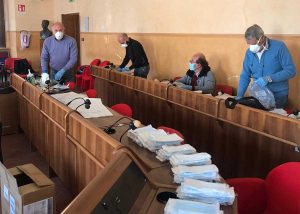 Civita Castellana - Coronavirus - Il confezionamento delle mascherine per i cittadini