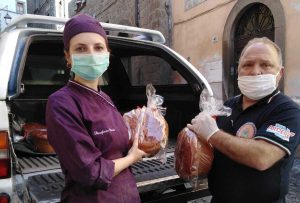 Viterbo - La consegna delle pizze di Pasqua a Belcolle