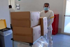 La scuola sottufficiali dell'esercito consegna 400 tute idrorepellenti all'ospedale di Belcolle
