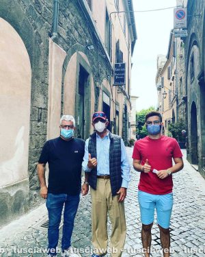 L'ambasciatore Usa in Italia Eisenberg con Giovanni e Matteo Uselli in centro