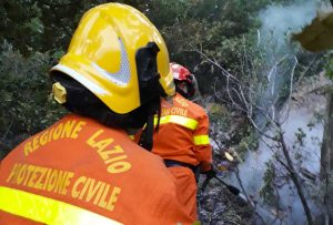 Incendio di sterpaglie - Protezione civile regionale