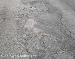 Viterbo - Incuria e degrado nelle strade del quartiere Cappuccini