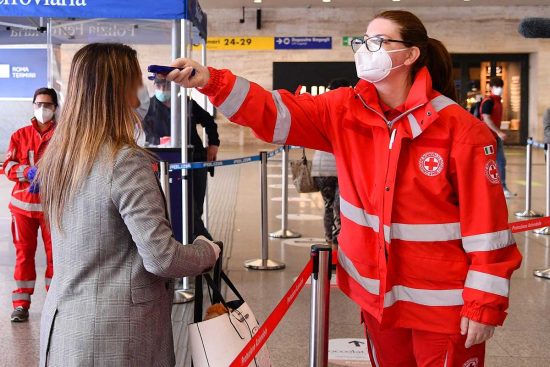 Coronavirus - Controlli alla stazione Termini di Roma